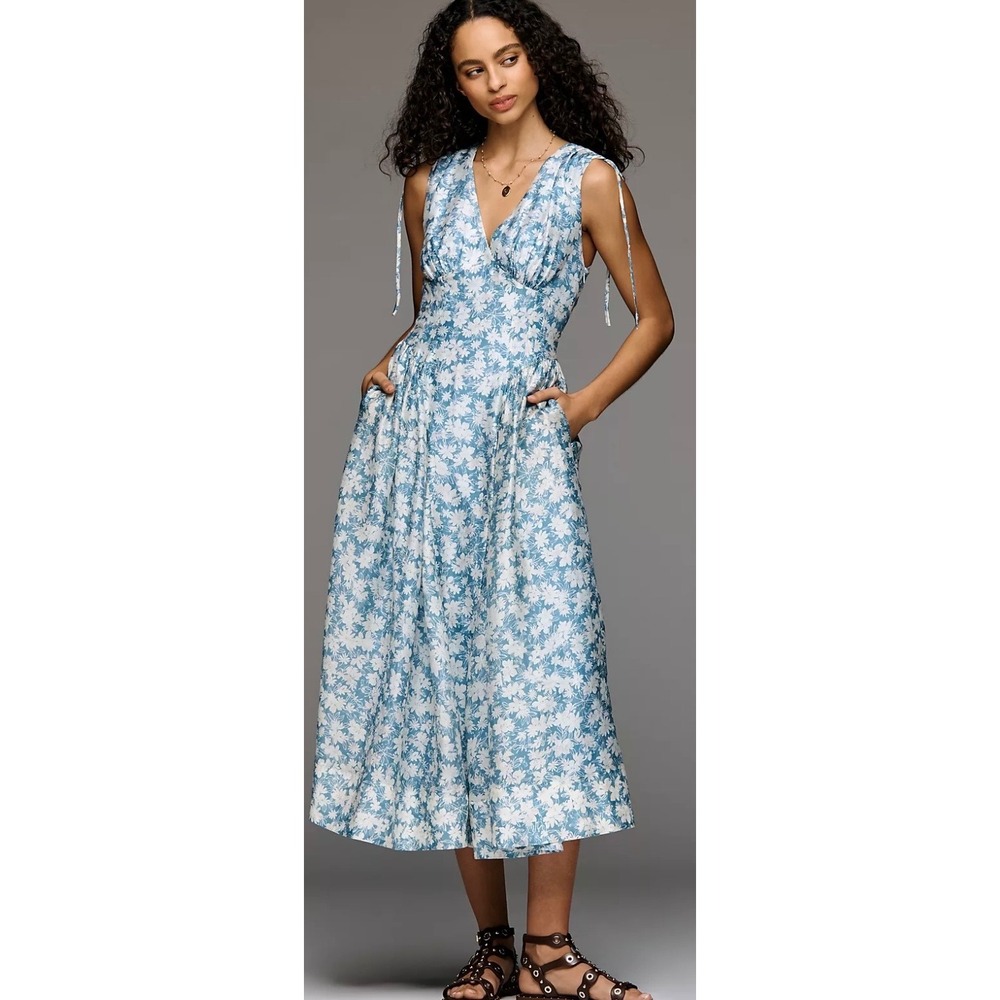NWT ASTR The Label Emmery V Neck Midi Dress Blue Floral Medium Petite